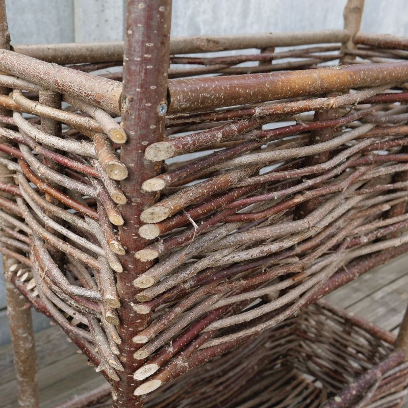 Jardinière haute en bois de noisetier tressé