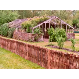 Panneau noisetier en tressage vertical