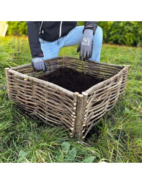Jardinière en bois de noisetier tressé