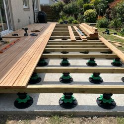 Timber pedestal 50/80 mm for wooden deck - Essentiel Jouplast