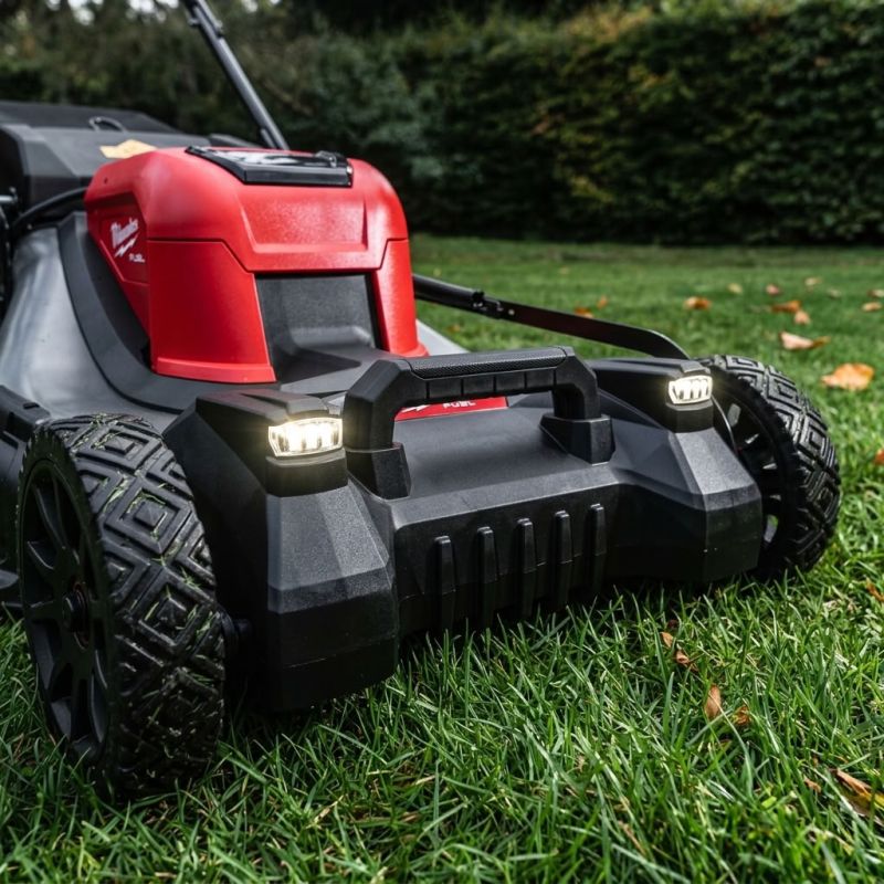 Tondeuse à gazon - autotractée à 53 cm (double batterie) - Milwaukee