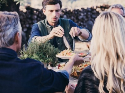 Découvrez les barbecues et accessoires OUTR pour cuisson en extérieur !